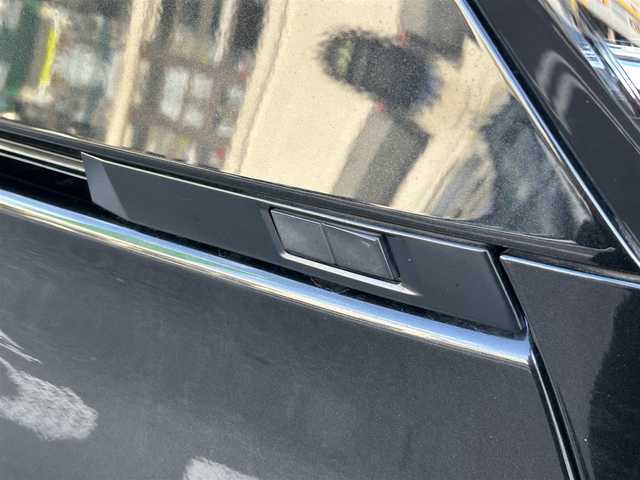 トヨタ ヴォクシー ハイブリッド S－Z 埼玉県 2023(令5)年 3.2万km グリッターブラックガラスフレーク 純正ナビ/　(HDMI/Bluetooth/USB/Miracast/CD/DVD)/バックカメラ/フルセグテレビ/ビルトインETC2.0/前後ドライブレコーダー/パワーバックドア/両側パワースライドドア/ハーフレザーシート/ステアリングヒーター/運転席・助手席シートヒーター/レーダークルーズコントロール/衝突被害軽減ブレーキ/車線逸脱警報/クリアランスソナー/電子パーキングシステム/ブレーキホールド/オートハイビーム/オートLEDライト/ドアバイザー/純正フロアマット/純正17インチアルミホイール