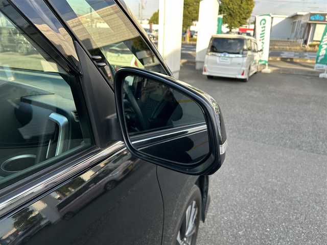 トヨタ ヴォクシー ハイブリッド S－Z 埼玉県 2023(令5)年 3.2万km グリッターブラックガラスフレーク 純正ナビ/　(HDMI/Bluetooth/USB/Miracast/CD/DVD)/バックカメラ/フルセグテレビ/ビルトインETC2.0/前後ドライブレコーダー/パワーバックドア/両側パワースライドドア/ハーフレザーシート/ステアリングヒーター/運転席・助手席シートヒーター/レーダークルーズコントロール/衝突被害軽減ブレーキ/車線逸脱警報/クリアランスソナー/電子パーキングシステム/ブレーキホールド/オートハイビーム/オートLEDライト/ドアバイザー/純正フロアマット/純正17インチアルミホイール