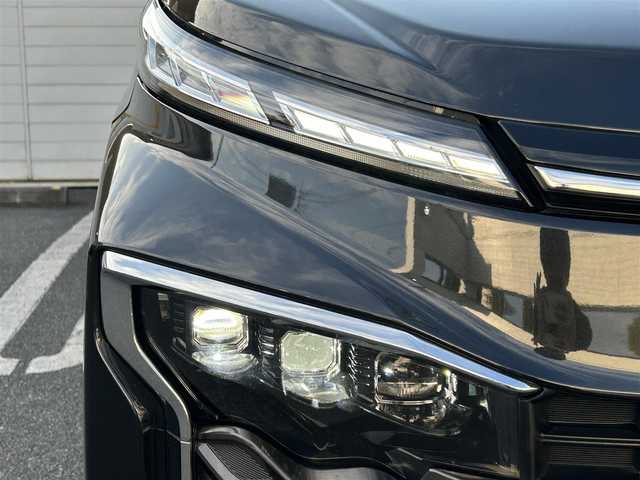 トヨタ ヴォクシー ハイブリッド S－Z 埼玉県 2023(令5)年 3.2万km グリッターブラックガラスフレーク 純正ナビ/　(HDMI/Bluetooth/USB/Miracast/CD/DVD)/バックカメラ/フルセグテレビ/ビルトインETC2.0/前後ドライブレコーダー/パワーバックドア/両側パワースライドドア/ハーフレザーシート/ステアリングヒーター/運転席・助手席シートヒーター/レーダークルーズコントロール/衝突被害軽減ブレーキ/車線逸脱警報/クリアランスソナー/電子パーキングシステム/ブレーキホールド/オートハイビーム/オートLEDライト/ドアバイザー/純正フロアマット/純正17インチアルミホイール