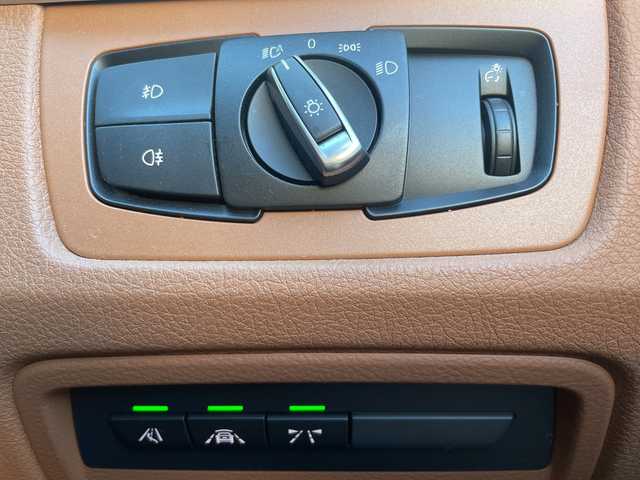 ＢＭＷ ３１８ｉ ツーリング ラグジュアリー 愛知県 2017(平29)年 6万km ミネラルホワイト カラーコードA96 ミネラルホワイト/ブラウンレザーシート/純正ナビ/フルセグTV・CD・DVD・Bluetooth・AUX/バックカメラ/ミラー一体型2.0ETC/クルーズコントロール/前席パワーシート/前席シートヒーター/運転席メモリー機能付きパワーシート/パワーバックドア/インテリジェントセーフティ/前後一体型ドライブレコーダー/車線変更警告/車線逸脱警告/ステアリングスイッチ/コンフォートアクセス/プッシュスタート/ルーフレール/LEDヘッドライト/フォグランプ/アイドリングストップ/社外デジタルインナーミラー/取扱説明書/保証書/ディーラー点検記録簿/ディーラーR2.R4　その他R6