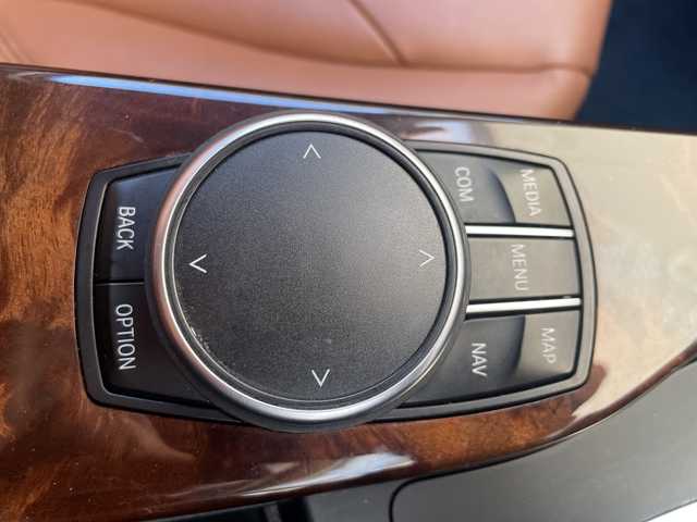 ＢＭＷ ３１８ｉ ツーリング ラグジュアリー 愛知県 2017(平29)年 6万km ミネラルホワイト カラーコードA96 ミネラルホワイト/ブラウンレザーシート/純正ナビ/フルセグTV・CD・DVD・Bluetooth・AUX/バックカメラ/ミラー一体型2.0ETC/クルーズコントロール/前席パワーシート/前席シートヒーター/運転席メモリー機能付きパワーシート/パワーバックドア/インテリジェントセーフティ/前後一体型ドライブレコーダー/車線変更警告/車線逸脱警告/ステアリングスイッチ/コンフォートアクセス/プッシュスタート/ルーフレール/LEDヘッドライト/フォグランプ/アイドリングストップ/社外デジタルインナーミラー/取扱説明書/保証書/ディーラー点検記録簿/ディーラーR2.R4　その他R6