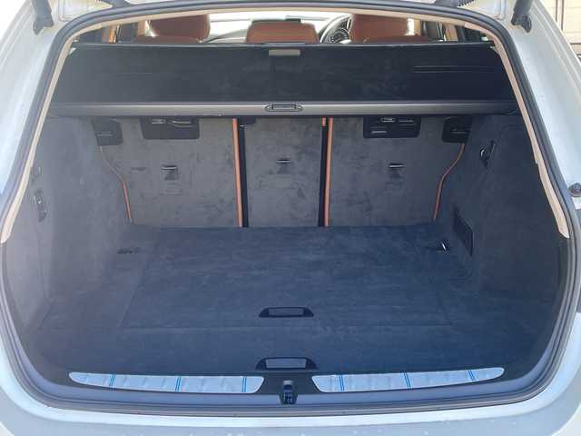 ＢＭＷ ３１８ｉ ツーリング ラグジュアリー 愛知県 2017(平29)年 6万km ミネラルホワイト カラーコードA96 ミネラルホワイト/ブラウンレザーシート/純正ナビ/フルセグTV・CD・DVD・Bluetooth・AUX/バックカメラ/ミラー一体型2.0ETC/クルーズコントロール/前席パワーシート/前席シートヒーター/運転席メモリー機能付きパワーシート/パワーバックドア/インテリジェントセーフティ/前後一体型ドライブレコーダー/車線変更警告/車線逸脱警告/ステアリングスイッチ/コンフォートアクセス/プッシュスタート/ルーフレール/LEDヘッドライト/フォグランプ/アイドリングストップ/社外デジタルインナーミラー/取扱説明書/保証書/ディーラー点検記録簿/ディーラーR2.R4　その他R6