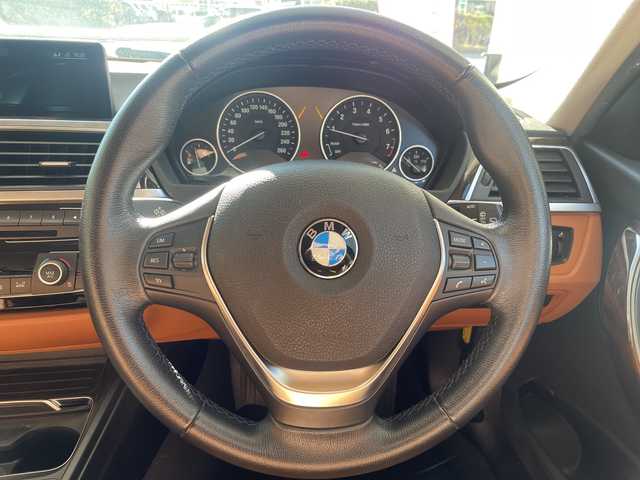 ＢＭＷ ３１８ｉ ツーリング ラグジュアリー 愛知県 2017(平29)年 6万km ミネラルホワイト カラーコードA96 ミネラルホワイト/ブラウンレザーシート/純正ナビ/フルセグTV・CD・DVD・Bluetooth・AUX/バックカメラ/ミラー一体型2.0ETC/クルーズコントロール/前席パワーシート/前席シートヒーター/運転席メモリー機能付きパワーシート/パワーバックドア/インテリジェントセーフティ/前後一体型ドライブレコーダー/車線変更警告/車線逸脱警告/ステアリングスイッチ/コンフォートアクセス/プッシュスタート/ルーフレール/LEDヘッドライト/フォグランプ/アイドリングストップ/社外デジタルインナーミラー/取扱説明書/保証書/ディーラー点検記録簿/ディーラーR2.R4　その他R6