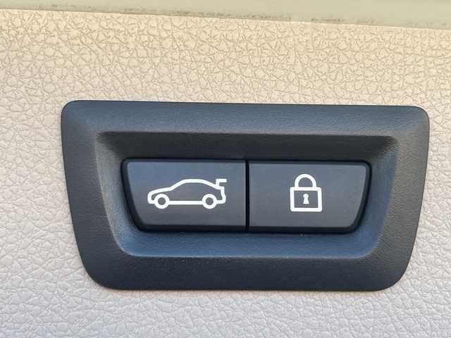 ＢＭＷ ３１８ｉ ツーリング ラグジュアリー 愛知県 2017(平29)年 6万km ミネラルホワイト カラーコードA96 ミネラルホワイト/ブラウンレザーシート/純正ナビ/フルセグTV・CD・DVD・Bluetooth・AUX/バックカメラ/ミラー一体型2.0ETC/クルーズコントロール/前席パワーシート/前席シートヒーター/運転席メモリー機能付きパワーシート/パワーバックドア/インテリジェントセーフティ/前後一体型ドライブレコーダー/車線変更警告/車線逸脱警告/ステアリングスイッチ/コンフォートアクセス/プッシュスタート/ルーフレール/LEDヘッドライト/フォグランプ/アイドリングストップ/社外デジタルインナーミラー/取扱説明書/保証書/ディーラー点検記録簿/ディーラーR2.R4　その他R6