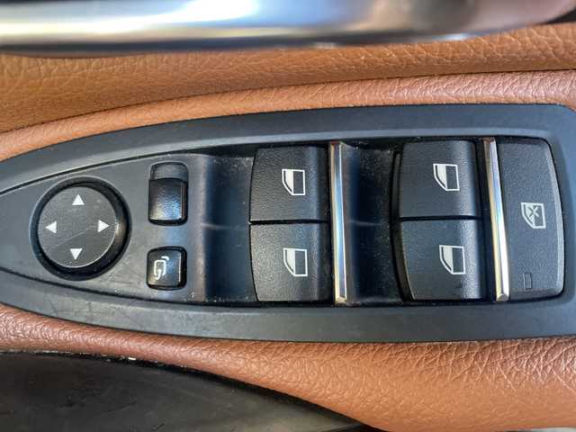 ＢＭＷ ３１８ｉ ツーリング ラグジュアリー 愛知県 2017(平29)年 6万km ミネラルホワイト カラーコードA96 ミネラルホワイト/ブラウンレザーシート/純正ナビ/フルセグTV・CD・DVD・Bluetooth・AUX/バックカメラ/ミラー一体型2.0ETC/クルーズコントロール/前席パワーシート/前席シートヒーター/運転席メモリー機能付きパワーシート/パワーバックドア/インテリジェントセーフティ/前後一体型ドライブレコーダー/車線変更警告/車線逸脱警告/ステアリングスイッチ/コンフォートアクセス/プッシュスタート/ルーフレール/LEDヘッドライト/フォグランプ/アイドリングストップ/社外デジタルインナーミラー/取扱説明書/保証書/ディーラー点検記録簿/ディーラーR2.R4　その他R6