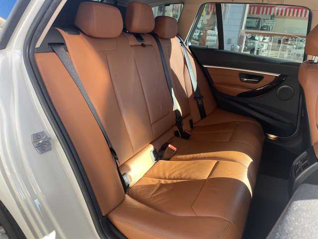 ＢＭＷ ３１８ｉ ツーリング ラグジュアリー 愛知県 2017(平29)年 6万km ミネラルホワイト カラーコードA96 ミネラルホワイト/ブラウンレザーシート/純正ナビ/フルセグTV・CD・DVD・Bluetooth・AUX/バックカメラ/ミラー一体型2.0ETC/クルーズコントロール/前席パワーシート/前席シートヒーター/運転席メモリー機能付きパワーシート/パワーバックドア/インテリジェントセーフティ/前後一体型ドライブレコーダー/車線変更警告/車線逸脱警告/ステアリングスイッチ/コンフォートアクセス/プッシュスタート/ルーフレール/LEDヘッドライト/フォグランプ/アイドリングストップ/社外デジタルインナーミラー/取扱説明書/保証書/ディーラー点検記録簿/ディーラーR2.R4　その他R6