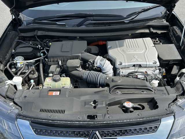三菱 アウトランダー ＰＨＥＶ G 山口県 2020(令2)年 4.2万km ルビーブラックP 禁煙車/スマートキー/プッシュスタート/ETC/全方位カメラ/純正メモリナビ/(DTV/BT/DVD/ラジオ)/パワーシート/シートヒーター/ステアリングヒーター/ブラインドスポットモニター/レーダークルーズコントロール/パドルシフト/衝突軽減ブレーキ/パワーバックドア/オートライト/オートエアコン/純正フロアマット/純正アルミホイール