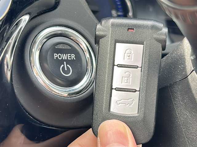 三菱 アウトランダー ＰＨＥＶ G 山口県 2020(令2)年 4.2万km ルビーブラックP 禁煙車/スマートキー/プッシュスタート/ETC/全方位カメラ/純正メモリナビ/(DTV/BT/DVD/ラジオ)/パワーシート/シートヒーター/ステアリングヒーター/ブラインドスポットモニター/レーダークルーズコントロール/パドルシフト/衝突軽減ブレーキ/パワーバックドア/オートライト/オートエアコン/純正フロアマット/純正アルミホイール