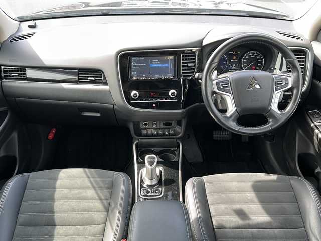 三菱 アウトランダー ＰＨＥＶ G 山口県 2020(令2)年 4.2万km ルビーブラックP 禁煙車/スマートキー/プッシュスタート/ETC/全方位カメラ/純正メモリナビ/(DTV/BT/DVD/ラジオ)/パワーシート/シートヒーター/ステアリングヒーター/ブラインドスポットモニター/レーダークルーズコントロール/パドルシフト/衝突軽減ブレーキ/パワーバックドア/オートライト/オートエアコン/純正フロアマット/純正アルミホイール