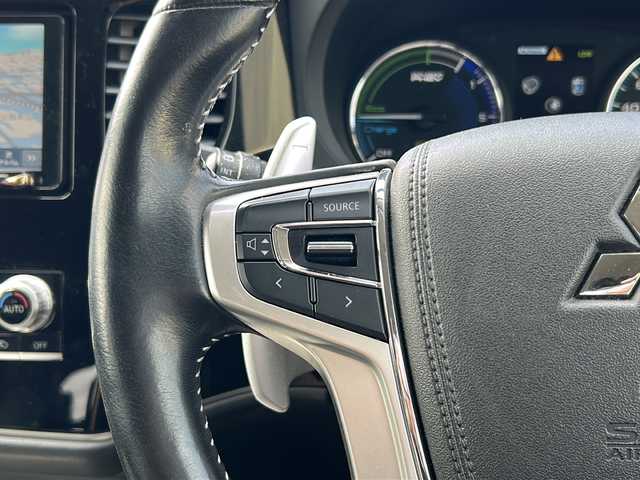 三菱 アウトランダー ＰＨＥＶ G 山口県 2020(令2)年 4.2万km ルビーブラックP 禁煙車/スマートキー/プッシュスタート/ETC/全方位カメラ/純正メモリナビ/(DTV/BT/DVD/ラジオ)/パワーシート/シートヒーター/ステアリングヒーター/ブラインドスポットモニター/レーダークルーズコントロール/パドルシフト/衝突軽減ブレーキ/パワーバックドア/オートライト/オートエアコン/純正フロアマット/純正アルミホイール