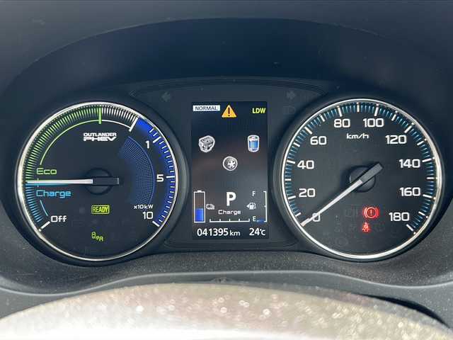三菱 アウトランダー ＰＨＥＶ G 山口県 2020(令2)年 4.2万km ルビーブラックP 禁煙車/スマートキー/プッシュスタート/ETC/全方位カメラ/純正メモリナビ/(DTV/BT/DVD/ラジオ)/パワーシート/シートヒーター/ステアリングヒーター/ブラインドスポットモニター/レーダークルーズコントロール/パドルシフト/衝突軽減ブレーキ/パワーバックドア/オートライト/オートエアコン/純正フロアマット/純正アルミホイール