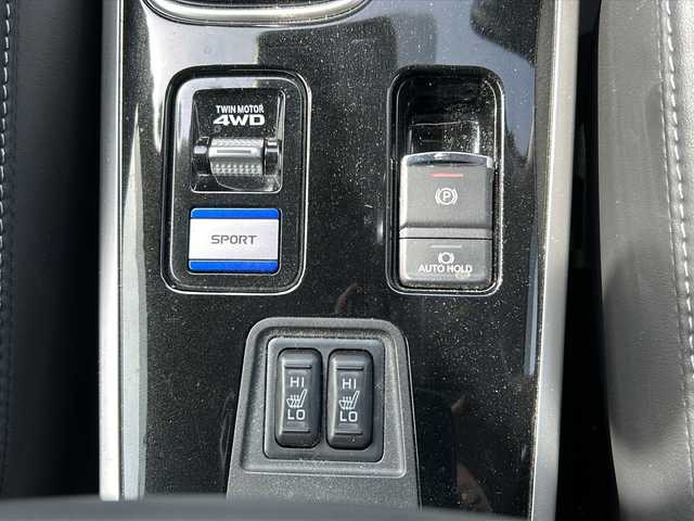 三菱 アウトランダー ＰＨＥＶ G 山口県 2020(令2)年 4.2万km ルビーブラックP 禁煙車/スマートキー/プッシュスタート/ETC/全方位カメラ/純正メモリナビ/(DTV/BT/DVD/ラジオ)/パワーシート/シートヒーター/ステアリングヒーター/ブラインドスポットモニター/レーダークルーズコントロール/パドルシフト/衝突軽減ブレーキ/パワーバックドア/オートライト/オートエアコン/純正フロアマット/純正アルミホイール