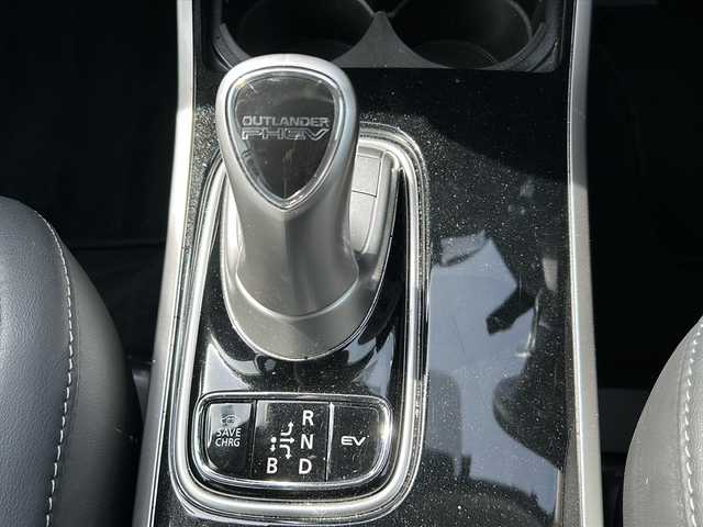 三菱 アウトランダー ＰＨＥＶ G 山口県 2020(令2)年 4.2万km ルビーブラックP 禁煙車/スマートキー/プッシュスタート/ETC/全方位カメラ/純正メモリナビ/(DTV/BT/DVD/ラジオ)/パワーシート/シートヒーター/ステアリングヒーター/ブラインドスポットモニター/レーダークルーズコントロール/パドルシフト/衝突軽減ブレーキ/パワーバックドア/オートライト/オートエアコン/純正フロアマット/純正アルミホイール