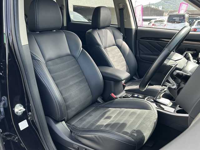 三菱 アウトランダー ＰＨＥＶ G 山口県 2020(令2)年 4.2万km ルビーブラックP 禁煙車/スマートキー/プッシュスタート/ETC/全方位カメラ/純正メモリナビ/(DTV/BT/DVD/ラジオ)/パワーシート/シートヒーター/ステアリングヒーター/ブラインドスポットモニター/レーダークルーズコントロール/パドルシフト/衝突軽減ブレーキ/パワーバックドア/オートライト/オートエアコン/純正フロアマット/純正アルミホイール