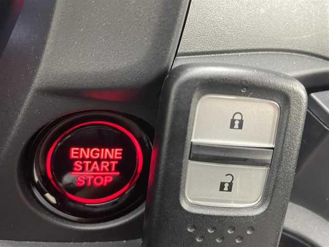 ホンダ ＷＲ－Ｖ Z 茨城県 2024(令6)年 0.8万km プラチナホワイトパール 純正ナビ/バックカメラ/フルセグ再生可/HDMI/衝突被害軽減ブレーキ/車線逸脱抑制装置/レーダークルーズコントロール/オートマチックハイビーム/クリアランスソナー/純正17インチAW/LEDヘッドライト/スマートキー