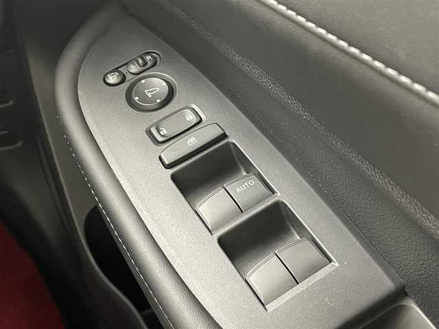 ホンダ ＷＲ－Ｖ Z 茨城県 2024(令6)年 0.8万km プラチナホワイトパール 純正ナビ/バックカメラ/フルセグ再生可/HDMI/衝突被害軽減ブレーキ/車線逸脱抑制装置/レーダークルーズコントロール/オートマチックハイビーム/クリアランスソナー/純正17インチAW/LEDヘッドライト/スマートキー