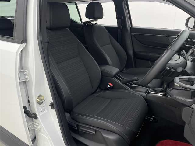 ホンダ ＷＲ－Ｖ Z 茨城県 2024(令6)年 0.8万km プラチナホワイトパール 純正ナビ/バックカメラ/フルセグ再生可/HDMI/衝突被害軽減ブレーキ/車線逸脱抑制装置/レーダークルーズコントロール/オートマチックハイビーム/クリアランスソナー/純正17インチAW/LEDヘッドライト/スマートキー