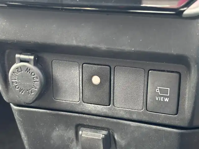 ダイハツ トール カスタムG SAⅡ 静岡県 2016(平28)年 2.6万km ブラックマイカメタリック/インペリアルゴールドクリスタルメタリック エンジンスタートボタン/パワーステアリング/パワーウィンドウ/アイドリングストップ/スマートキー/オートエアコン/クルーズコントロール/純正フリップダウンモニター/9インチナビ（CD/DVD/BT/フルセグ）/全方位カメラ/ETC/ドライブレコーダー前後/ウォークスルー/純正フロアマット/純正アルミホイール/ABS/横滑り防止装置/コーナーセンサー/レーンキープアシスト/オートライト/LEDヘッドライト/Wエアバック/衝突軽減システム