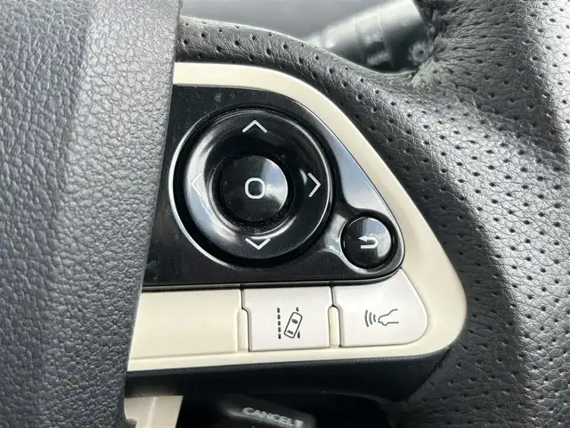 トヨタ プリウス A ツーリングセレクション 奈良県 2017(平29)年 7.4万km ホワイトパールクリスタルシャイン トヨタセーフティセンス　/純正ナビ　/ＥＴＣ　/ドラレコ　/バックカメラ　/クルーズコントロール　/フルセグ　/ヘッドアップディスプレイ　/シートヒーター　/ＢＳＭ　/レーンキープ　/コーナーセンサー　/横滑り防止装置/レーンキープアシスト/オートライト/オートマチックハイビーム/衝突被害軽減システム