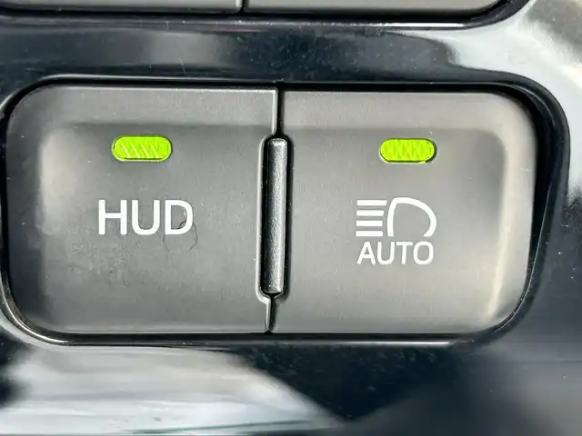 トヨタ プリウス A ツーリングセレクション 奈良県 2017(平29)年 7.4万km ホワイトパールクリスタルシャイン トヨタセーフティセンス　/純正ナビ　/ＥＴＣ　/ドラレコ　/バックカメラ　/クルーズコントロール　/フルセグ　/ヘッドアップディスプレイ　/シートヒーター　/ＢＳＭ　/レーンキープ　/コーナーセンサー　/横滑り防止装置/レーンキープアシスト/オートライト/オートマチックハイビーム/衝突被害軽減システム