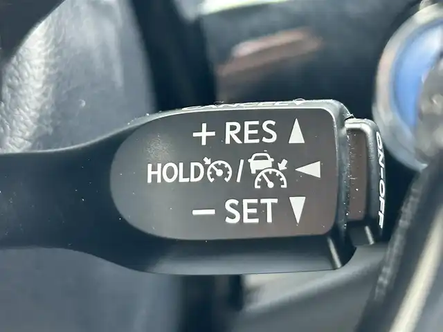 トヨタ プリウス A ツーリングセレクション 奈良県 2017(平29)年 7.4万km ホワイトパールクリスタルシャイン トヨタセーフティセンス　/純正ナビ　/ＥＴＣ　/ドラレコ　/バックカメラ　/クルーズコントロール　/フルセグ　/ヘッドアップディスプレイ　/シートヒーター　/ＢＳＭ　/レーンキープ　/コーナーセンサー　/横滑り防止装置/レーンキープアシスト/オートライト/オートマチックハイビーム/衝突被害軽減システム