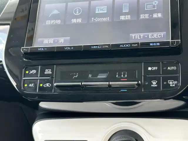 トヨタ プリウス A ツーリングセレクション 奈良県 2017(平29)年 7.4万km ホワイトパールクリスタルシャイン トヨタセーフティセンス　/純正ナビ　/ＥＴＣ　/ドラレコ　/バックカメラ　/クルーズコントロール　/フルセグ　/ヘッドアップディスプレイ　/シートヒーター　/ＢＳＭ　/レーンキープ　/コーナーセンサー　/横滑り防止装置/レーンキープアシスト/オートライト/オートマチックハイビーム/衝突被害軽減システム