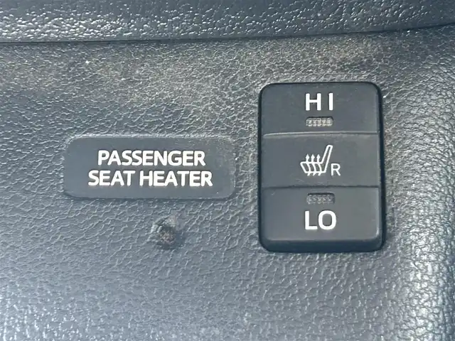 トヨタ プリウス A ツーリングセレクション 奈良県 2017(平29)年 7.4万km ホワイトパールクリスタルシャイン トヨタセーフティセンス　/純正ナビ　/ＥＴＣ　/ドラレコ　/バックカメラ　/クルーズコントロール　/フルセグ　/ヘッドアップディスプレイ　/シートヒーター　/ＢＳＭ　/レーンキープ　/コーナーセンサー　/横滑り防止装置/レーンキープアシスト/オートライト/オートマチックハイビーム/衝突被害軽減システム