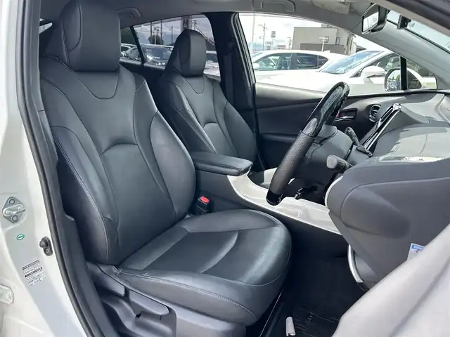 トヨタ プリウス A ツーリングセレクション 奈良県 2017(平29)年 7.4万km ホワイトパールクリスタルシャイン トヨタセーフティセンス　/純正ナビ　/ＥＴＣ　/ドラレコ　/バックカメラ　/クルーズコントロール　/フルセグ　/ヘッドアップディスプレイ　/シートヒーター　/ＢＳＭ　/レーンキープ　/コーナーセンサー　/横滑り防止装置/レーンキープアシスト/オートライト/オートマチックハイビーム/衝突被害軽減システム