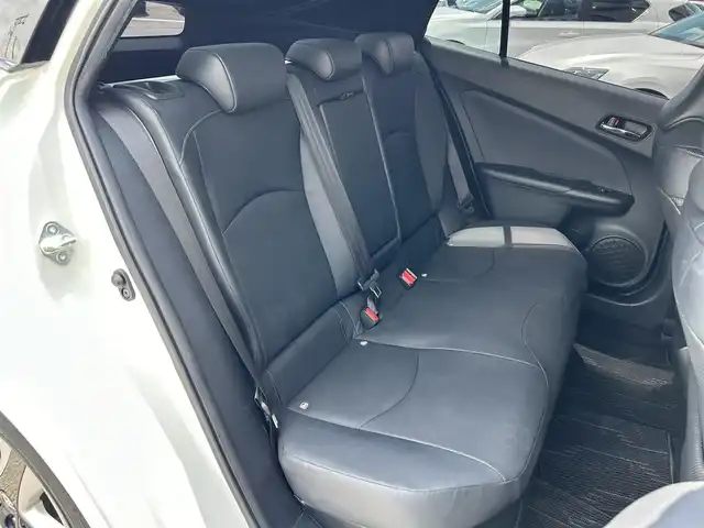 トヨタ プリウス A ツーリングセレクション 奈良県 2017(平29)年 7.4万km ホワイトパールクリスタルシャイン トヨタセーフティセンス　/純正ナビ　/ＥＴＣ　/ドラレコ　/バックカメラ　/クルーズコントロール　/フルセグ　/ヘッドアップディスプレイ　/シートヒーター　/ＢＳＭ　/レーンキープ　/コーナーセンサー　/横滑り防止装置/レーンキープアシスト/オートライト/オートマチックハイビーム/衝突被害軽減システム