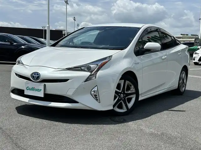 トヨタ プリウス A ツーリングセレクション 奈良県 2017(平29)年 7.4万km ホワイトパールクリスタルシャイン トヨタセーフティセンス　/純正ナビ　/ＥＴＣ　/ドラレコ　/バックカメラ　/クルーズコントロール　/フルセグ　/ヘッドアップディスプレイ　/シートヒーター　/ＢＳＭ　/レーンキープ　/コーナーセンサー　/横滑り防止装置/レーンキープアシスト/オートライト/オートマチックハイビーム/衝突被害軽減システム