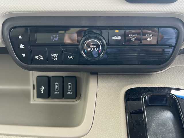 ホンダ Ｎ ＢＯＸ G L ホンダセンシング 愛知県 2017(平29)年 4.1万km プレミアムホワイトパールⅡ ワンオーナー/ホンダセンシング/ディーラーオプションナビ/フルセグTV/CD/DVD//両側パワースライドドア/バックカメラ/クルーズコントロール/前後ドライブレコーダー/純正フロアマット/後席会話支援機能/コーナーセンサー/ドアバイザー/プッシュスタート/USBポート/ミラーウィンカー/電格ミラー/エアバッグ/衝突軽減システム/レーンアシスト/横滑り防止装置/保証書/取扱説明書