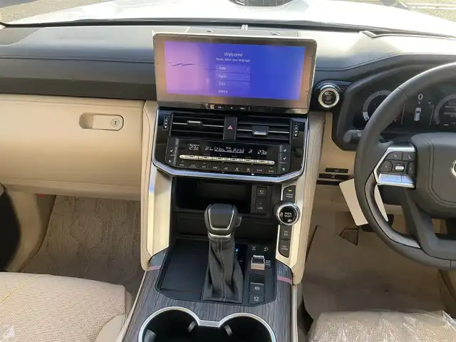 トヨタ ランドクルーザー ZX 滋賀県 2025(令7)年 0.1千km プレシャスホワイトパール ワンオーナー/車検10年9月まで/モデリスタエアロ（フロント、サイド、リア）/3列シート7人乗り/ブラックルーフレール/クールボックス/トノカバー/ムーンルーフ/タイヤ空気圧警報システム/トヨタセーフティセンス/ブラインドスポットモニター/レーダークルーズコントロール/12.3インチディスプレイオーディオプラス/フルセグテレビ、AppleCarPlay、AndroidAuto/JBLプレミアムサウンドシステム/後席11.6インチリアシートエンターテインメント/パノラミックビューモニター/ビルトインETC2.0/ベージュ革シート/前席パワーシート/前席、2列目ベンチレーション付き快適温熱シート/スペアキー有り/取扱説明書、保証書/