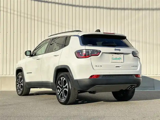 クライスラー・ジープ ジープ コンパス リミテッド 群馬県 2021(令3)年 4.4万km パール 純正メモリナビ(FM/AM/BT/USB/Applecarplay)/安全装置/　・坂道発進支援/　・ヒルディセントコントロール/　・全方位カメラ/　・衝突軽減ブレーキ/　・ブラインドスポットアラート/　・アクティブレーンマネジメント/　・トラフィックサインアシスト/　・コーナーセンサー/　・ドライバーアテンションアラート/４WD切り替え/純正タイヤ空気圧計(メーター内表示)/電子パーキングブレーキ/ステアリングヒーター/オートブレーキホールド/前席シートヒーター/standard/MUD/SNOW/メモリー機能付きパワーシート/雨量感知ワイパー/クルーズコントロール/革巻きステアリング/ヘッドライトレベライザー/フォグランプ/リアフォグランプ/アルパインサウンドシステム/ETC/電格ミラー/セカンドシートコンセント/パワーバックドア/ドアミラーヒーター/保証書/取扱説明書