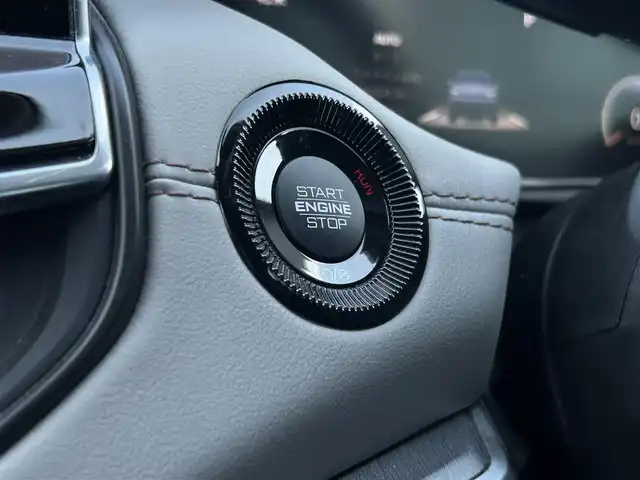 クライスラー・ジープ ジープ コンパス リミテッド 群馬県 2021(令3)年 4.4万km パール 純正メモリナビ(FM/AM/BT/USB/Applecarplay)/安全装置/　・坂道発進支援/　・ヒルディセントコントロール/　・全方位カメラ/　・衝突軽減ブレーキ/　・ブラインドスポットアラート/　・アクティブレーンマネジメント/　・トラフィックサインアシスト/　・コーナーセンサー/　・ドライバーアテンションアラート/４WD切り替え/純正タイヤ空気圧計(メーター内表示)/電子パーキングブレーキ/ステアリングヒーター/オートブレーキホールド/前席シートヒーター/standard/MUD/SNOW/メモリー機能付きパワーシート/雨量感知ワイパー/クルーズコントロール/革巻きステアリング/ヘッドライトレベライザー/フォグランプ/リアフォグランプ/アルパインサウンドシステム/ETC/電格ミラー/セカンドシートコンセント/パワーバックドア/ドアミラーヒーター/保証書/取扱説明書