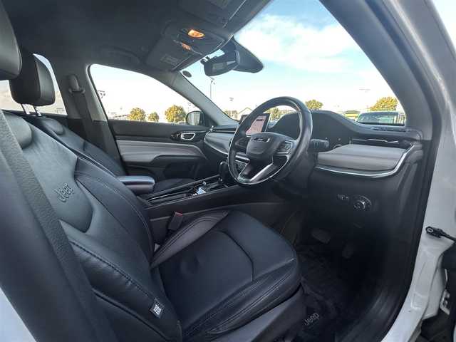 クライスラー・ジープ ジープ コンパス リミテッド 群馬県 2021(令3)年 4.4万km パール 純正メモリナビ(FM/AM/BT/USB/Applecarplay)/安全装置/　・坂道発進支援/　・ヒルディセントコントロール/　・全方位カメラ/　・衝突軽減ブレーキ/　・ブラインドスポットアラート/　・アクティブレーンマネジメント/　・トラフィックサインアシスト/　・コーナーセンサー/　・ドライバーアテンションアラート/４WD切り替え/純正タイヤ空気圧計(メーター内表示)/電子パーキングブレーキ/ステアリングヒーター/オートブレーキホールド/前席シートヒーター/standard/MUD/SNOW/メモリー機能付きパワーシート/雨量感知ワイパー/クルーズコントロール/革巻きステアリング/ヘッドライトレベライザー/フォグランプ/リアフォグランプ/アルパインサウンドシステム/ETC/電格ミラー/セカンドシートコンセント/パワーバックドア/ドアミラーヒーター/保証書/取扱説明書