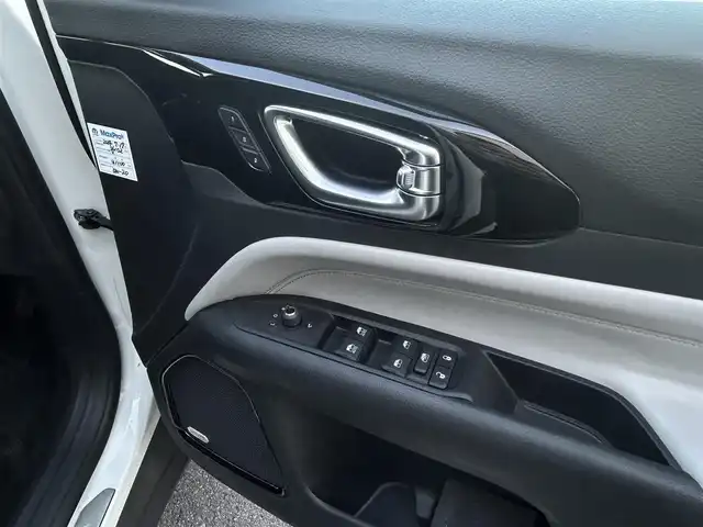 クライスラー・ジープ ジープ コンパス リミテッド 群馬県 2021(令3)年 4.4万km パール 純正メモリナビ(FM/AM/BT/USB/Applecarplay)/安全装置/　・坂道発進支援/　・ヒルディセントコントロール/　・全方位カメラ/　・衝突軽減ブレーキ/　・ブラインドスポットアラート/　・アクティブレーンマネジメント/　・トラフィックサインアシスト/　・コーナーセンサー/　・ドライバーアテンションアラート/４WD切り替え/純正タイヤ空気圧計(メーター内表示)/電子パーキングブレーキ/ステアリングヒーター/オートブレーキホールド/前席シートヒーター/standard/MUD/SNOW/メモリー機能付きパワーシート/雨量感知ワイパー/クルーズコントロール/革巻きステアリング/ヘッドライトレベライザー/フォグランプ/リアフォグランプ/アルパインサウンドシステム/ETC/電格ミラー/セカンドシートコンセント/パワーバックドア/ドアミラーヒーター/保証書/取扱説明書