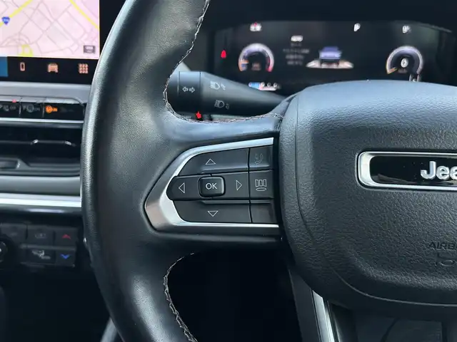 クライスラー・ジープ ジープ コンパス リミテッド 群馬県 2021(令3)年 4.4万km パール 純正メモリナビ(FM/AM/BT/USB/Applecarplay)/安全装置/　・坂道発進支援/　・ヒルディセントコントロール/　・全方位カメラ/　・衝突軽減ブレーキ/　・ブラインドスポットアラート/　・アクティブレーンマネジメント/　・トラフィックサインアシスト/　・コーナーセンサー/　・ドライバーアテンションアラート/４WD切り替え/純正タイヤ空気圧計(メーター内表示)/電子パーキングブレーキ/ステアリングヒーター/オートブレーキホールド/前席シートヒーター/standard/MUD/SNOW/メモリー機能付きパワーシート/雨量感知ワイパー/クルーズコントロール/革巻きステアリング/ヘッドライトレベライザー/フォグランプ/リアフォグランプ/アルパインサウンドシステム/ETC/電格ミラー/セカンドシートコンセント/パワーバックドア/ドアミラーヒーター/保証書/取扱説明書