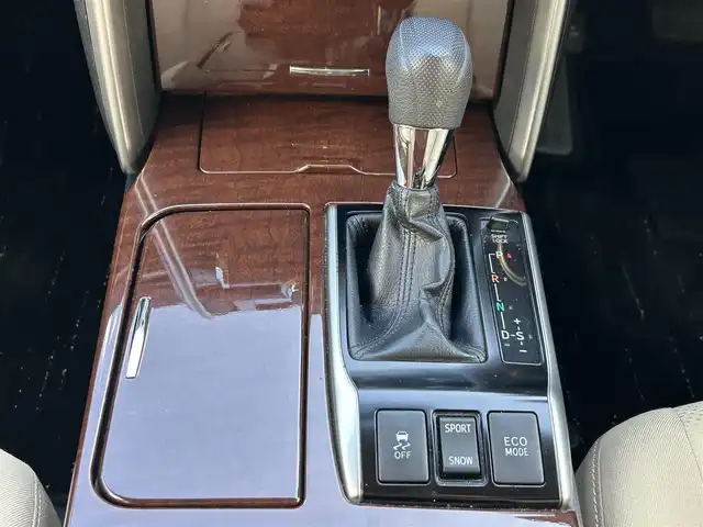 トヨタ マークＸ 250G Fパッケージ 京都府 2013(平25)年 9.3万km ホワイトパールクリスタルシャイン (株)IDOMが運営する【じしゃロン伏見店】の自社ローン対象車両になります。こちらは現金ご利用時の価格です。自社ローンご希望の方は別途その旨お申付け下さい。/プッシュスタート/純正ナビ　/　・AM/FM/　・TV(フルセグ)/　・Bluetooth/　・HDMI/バックカメラ/ビルトインETC/横滑り防止装置/オートライト/電動格納ミラー/純正フロアマット/純正AW付スタッドレス車載/ドアバイザー