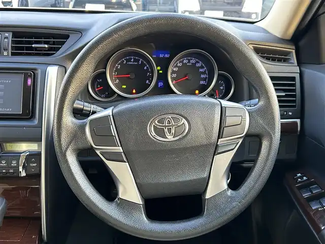 トヨタ マークＸ 250G Fパッケージ 京都府 2013(平25)年 9.3万km ホワイトパールクリスタルシャイン (株)IDOMが運営する【じしゃロン伏見店】の自社ローン対象車両になります。こちらは現金ご利用時の価格です。自社ローンご希望の方は別途その旨お申付け下さい。/プッシュスタート/純正ナビ　/　・AM/FM/　・TV(フルセグ)/　・Bluetooth/　・HDMI/バックカメラ/ビルトインETC/横滑り防止装置/オートライト/電動格納ミラー/純正フロアマット/純正AW付スタッドレス車載/ドアバイザー