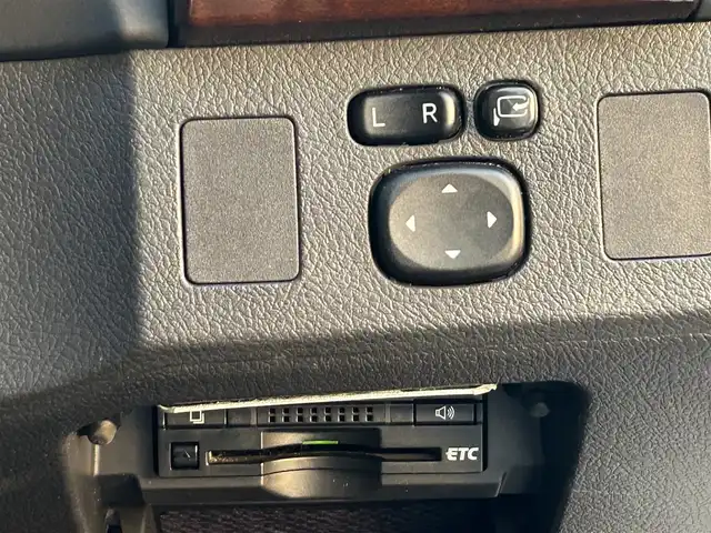 トヨタ マークＸ 250G Fパッケージ 京都府 2013(平25)年 9.3万km ホワイトパールクリスタルシャイン (株)IDOMが運営する【じしゃロン伏見店】の自社ローン対象車両になります。こちらは現金ご利用時の価格です。自社ローンご希望の方は別途その旨お申付け下さい。/プッシュスタート/純正ナビ　/　・AM/FM/　・TV(フルセグ)/　・Bluetooth/　・HDMI/バックカメラ/ビルトインETC/横滑り防止装置/オートライト/電動格納ミラー/純正フロアマット/純正AW付スタッドレス車載/ドアバイザー