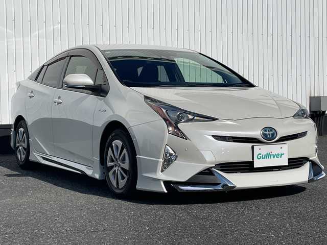 トヨタ プリウス Sセーフティプラス 千葉県 2016(平28)年 6.9万km ホワイトパールクリスタルシャイン 純正メモリナビ/(フルセグTV/BT/CD/DVD/FM/AM)/フルエアロ/ヘッドアップディスプレイ/パーキングアシスト/衝突被害軽減システム/車線逸脱警報/バックカメラ/追従気クルーズコントロール/横滑り防止装置/ビルトインETC/アイドリングストップ/LEDヘッドライト/フォグランプ/オートライト/ウィンカーミラー/電動格納ミラー/純正15インチAW/シートリフター/プッシュスタート/スマートキー/フロアマット/スペアキー/取扱説明書/保証書