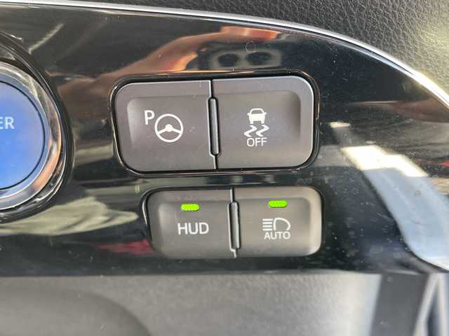 トヨタ プリウス Sセーフティプラス 千葉県 2016(平28)年 6.9万km ホワイトパールクリスタルシャイン 純正メモリナビ/(フルセグTV/BT/CD/DVD/FM/AM)/フルエアロ/ヘッドアップディスプレイ/パーキングアシスト/衝突被害軽減システム/車線逸脱警報/バックカメラ/追従気クルーズコントロール/横滑り防止装置/ビルトインETC/アイドリングストップ/LEDヘッドライト/フォグランプ/オートライト/ウィンカーミラー/電動格納ミラー/純正15インチAW/シートリフター/プッシュスタート/スマートキー/フロアマット/スペアキー/取扱説明書/保証書