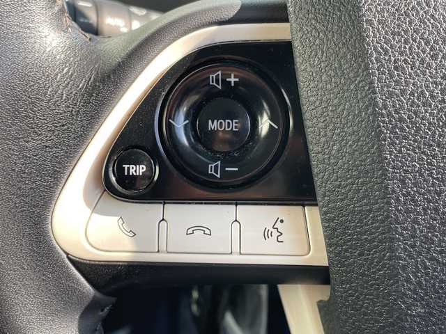 トヨタ プリウス Sセーフティプラス 千葉県 2016(平28)年 6.9万km ホワイトパールクリスタルシャイン 純正メモリナビ/(フルセグTV/BT/CD/DVD/FM/AM)/フルエアロ/ヘッドアップディスプレイ/パーキングアシスト/衝突被害軽減システム/車線逸脱警報/バックカメラ/追従気クルーズコントロール/横滑り防止装置/ビルトインETC/アイドリングストップ/LEDヘッドライト/フォグランプ/オートライト/ウィンカーミラー/電動格納ミラー/純正15インチAW/シートリフター/プッシュスタート/スマートキー/フロアマット/スペアキー/取扱説明書/保証書