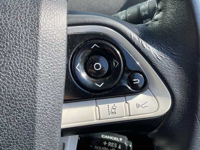 トヨタ プリウス Sセーフティプラス 千葉県 2016(平28)年 6.9万km ホワイトパールクリスタルシャイン 純正メモリナビ/(フルセグTV/BT/CD/DVD/FM/AM)/フルエアロ/ヘッドアップディスプレイ/パーキングアシスト/衝突被害軽減システム/車線逸脱警報/バックカメラ/追従気クルーズコントロール/横滑り防止装置/ビルトインETC/アイドリングストップ/LEDヘッドライト/フォグランプ/オートライト/ウィンカーミラー/電動格納ミラー/純正15インチAW/シートリフター/プッシュスタート/スマートキー/フロアマット/スペアキー/取扱説明書/保証書