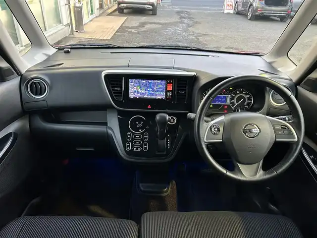 日産 デイズ ルークス ハイウェイスター Gターボ 東京都 2018(平30)年 8.4万km スパークリングレッド/ブラック 純正ナビ/　フルセグTV/DVD/CD/Bluetooth/アラウンドビューモニター/両側パワースライドドア/エマージェンシーブレーキ/踏み間違い防止アシスト/LEDヘッドライト/フォグランプ/オートライト/ハイビームアシスト/アイドリングストップ/電動オート格納ミラー/ウインカーミラー/革巻きステアリングホイール/ステアリングスイッチ/プッシュスタート/スマートキー/Ｄ席シートヒーター/オーバーヘッドコンソール/ナノイー付リアシーリングファン/サンシェード後席/サイドシルスポイラー/リアスポイラー/社外マフラー/純正フロアマット/ドアバイザー