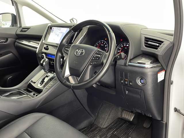 トヨタ アルファード S Cパッケージ 宮崎県 2020(令2)年 5万km ホワイトパールクリスタルシャイン モデリスタエアロ（フロント/サイド/リア）/純正8型ナビ/（CD/DVD/Bluetooth/フルセグTV）/フリップダウンモニター/バックカメラ/ビルトインETC/トヨタセーフティーセンス/横滑り防止装置/レーンキープアシスト/衝突軽減システム/カーテンエアバッグ/コーナーセンサー（前後）/アダクティブクルーズコントロール/ブラインドスポットモニター/デジタルインナーミラー/黒レザーシート/全席パワーシート（2列目まで）/シートヒーター（D/N席）/エアシート（D/N席）/両側パワースライドドア/パワーバックドア/ステアリングヒーター/LEDヘッドライト/オートライト/オートマチックハイビーム/前方ドライブレコーダー/ウォークスルー/純正18インチアルミホイール/純正フロアマット/スマートキー/前方ドライブレコーダー/禁煙車