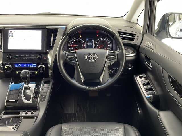 トヨタ アルファード S Cパッケージ 宮崎県 2020(令2)年 5万km ホワイトパールクリスタルシャイン モデリスタエアロ（フロント/サイド/リア）/純正8型ナビ/（CD/DVD/Bluetooth/フルセグTV）/フリップダウンモニター/バックカメラ/ビルトインETC/トヨタセーフティーセンス/横滑り防止装置/レーンキープアシスト/衝突軽減システム/カーテンエアバッグ/コーナーセンサー（前後）/アダクティブクルーズコントロール/ブラインドスポットモニター/デジタルインナーミラー/黒レザーシート/全席パワーシート（2列目まで）/シートヒーター（D/N席）/エアシート（D/N席）/両側パワースライドドア/パワーバックドア/ステアリングヒーター/LEDヘッドライト/オートライト/オートマチックハイビーム/前方ドライブレコーダー/ウォークスルー/純正18インチアルミホイール/純正フロアマット/スマートキー/前方ドライブレコーダー/禁煙車