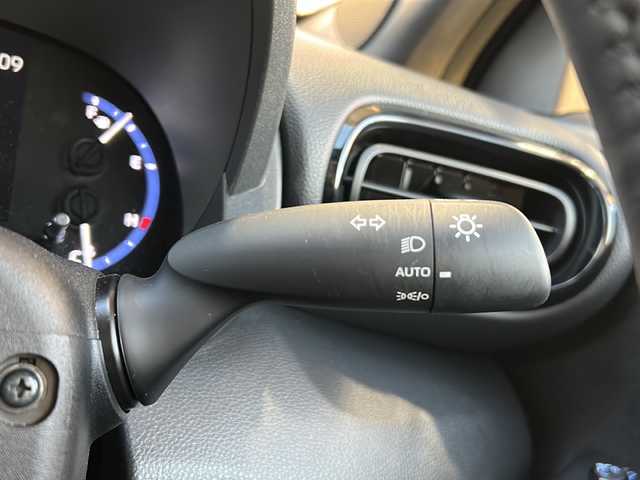 トヨタ ヤリスクロス ハイブリッド Z 静岡県 2024(令6)年 0.7万km ブラックマイカ/プラチナホワイトパールマイカ トヨタセーフティセンス/プリクラッシュセーフティ/レーントレーシングアシスト/レーンディパーチャーアラート/レーダークルーズコントロール/オートハイビーム/ロードサインインフォメーション/ドライバー異常時対応システム/プロアクティブドライビングアシスト/発進遅れ告知機能/純正ディスプレイオーディオ/バックカメラ/ETC/純正アルミホイール/ドライブレコーダー/スマートキー/プッシュスタート/シートヒーター/ステアリングヒーター/ブラインドスポットアシスト/クリアランスソナー/横滑り防止装置