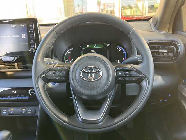 トヨタ ヤリスクロス ハイブリッド Z 静岡県 2024(令6)年 0.7万km ブラックマイカ/プラチナホワイトパールマイカ トヨタセーフティセンス/プリクラッシュセーフティ/レーントレーシングアシスト/レーンディパーチャーアラート/レーダークルーズコントロール/オートハイビーム/ロードサインインフォメーション/ドライバー異常時対応システム/プロアクティブドライビングアシスト/発進遅れ告知機能/純正ディスプレイオーディオ/バックカメラ/ETC/純正アルミホイール/ドライブレコーダー/スマートキー/プッシュスタート/シートヒーター/ステアリングヒーター/ブラインドスポットアシスト/クリアランスソナー/横滑り防止装置