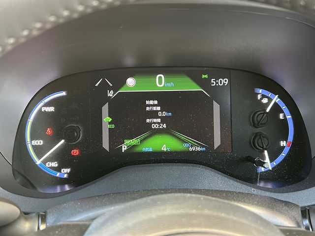 トヨタ ヤリスクロス ハイブリッド Z 静岡県 2024(令6)年 0.7万km ブラックマイカ/プラチナホワイトパールマイカ トヨタセーフティセンス/プリクラッシュセーフティ/レーントレーシングアシスト/レーンディパーチャーアラート/レーダークルーズコントロール/オートハイビーム/ロードサインインフォメーション/ドライバー異常時対応システム/プロアクティブドライビングアシスト/発進遅れ告知機能/純正ディスプレイオーディオ/バックカメラ/ETC/純正アルミホイール/ドライブレコーダー/スマートキー/プッシュスタート/シートヒーター/ステアリングヒーター/ブラインドスポットアシスト/クリアランスソナー/横滑り防止装置